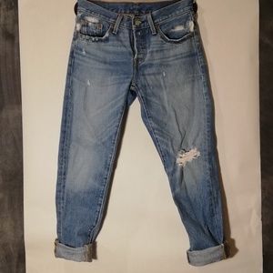 LEVIS BOYFRIEND RIPPED BUTTON UP JEAN